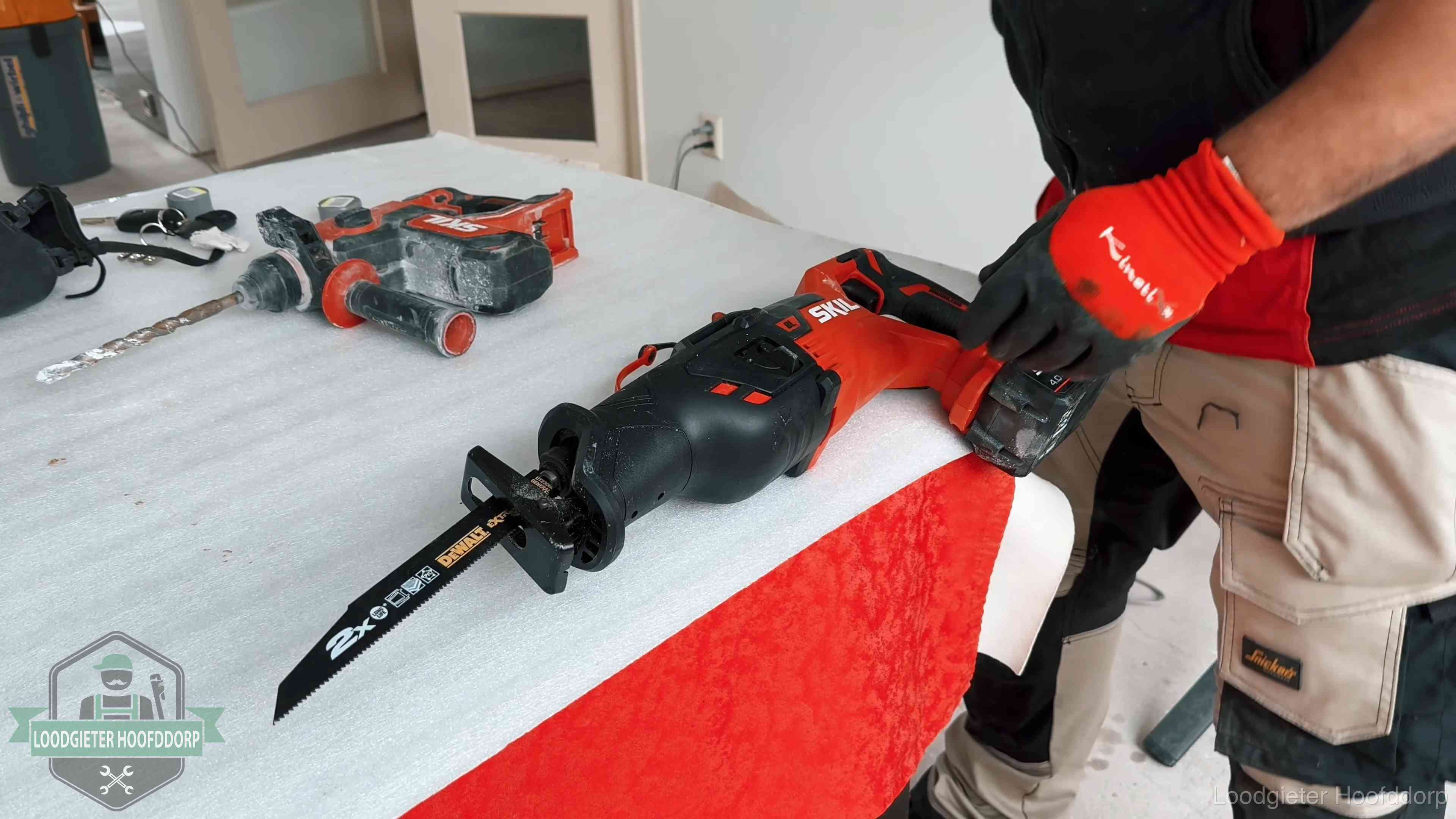 Professioneel gereedschap klaargelegd voor een klus in Hoofddorp