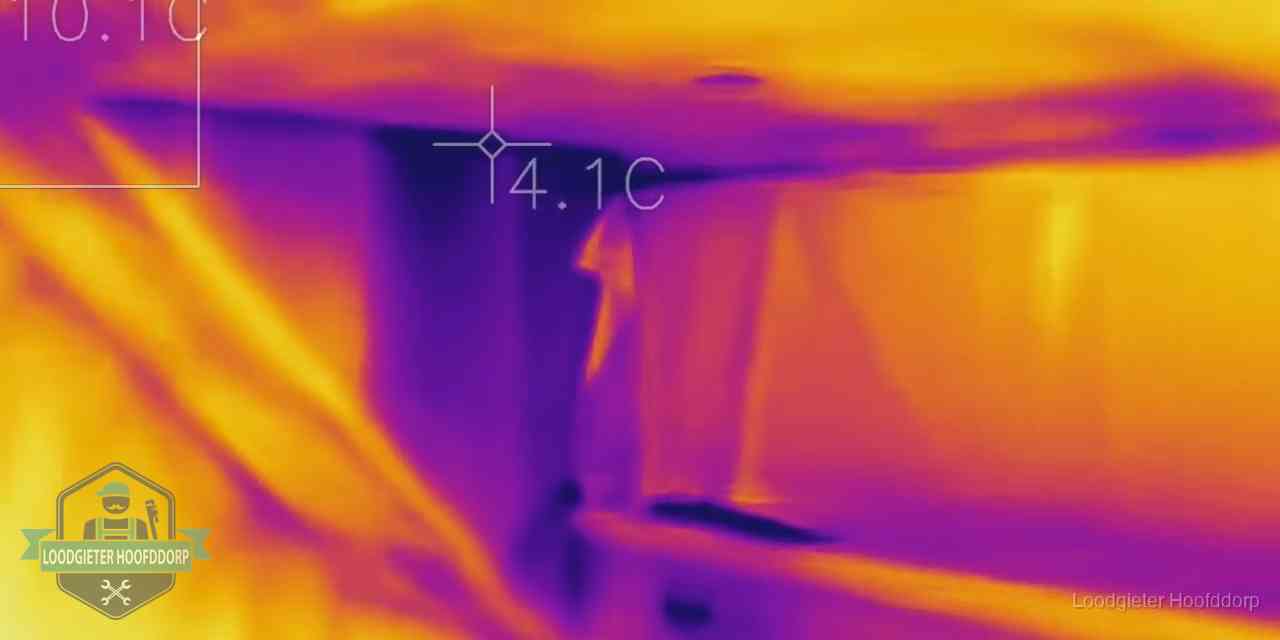 Warmtebeeldopname van een vloerconstructie tijdens lekdetectie in Hoofddorp